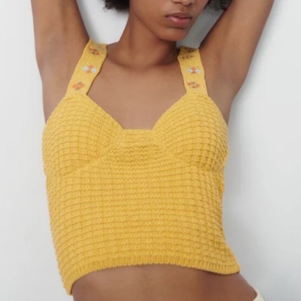💛 zara — yellow floral embroidered knit crop top 💛